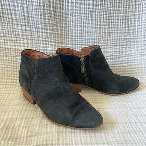 Clark’s Suede Ankle Boots Size 6.5